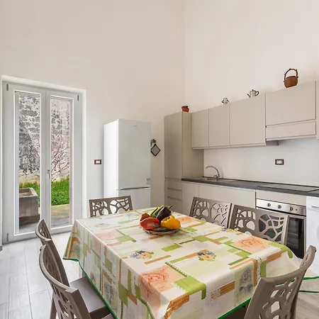 Residenza Nonna Lucia * Удженто